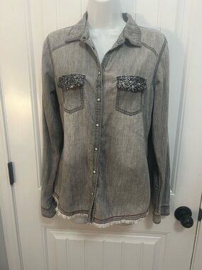Maurice’s Premium gray embellished shirt size medium